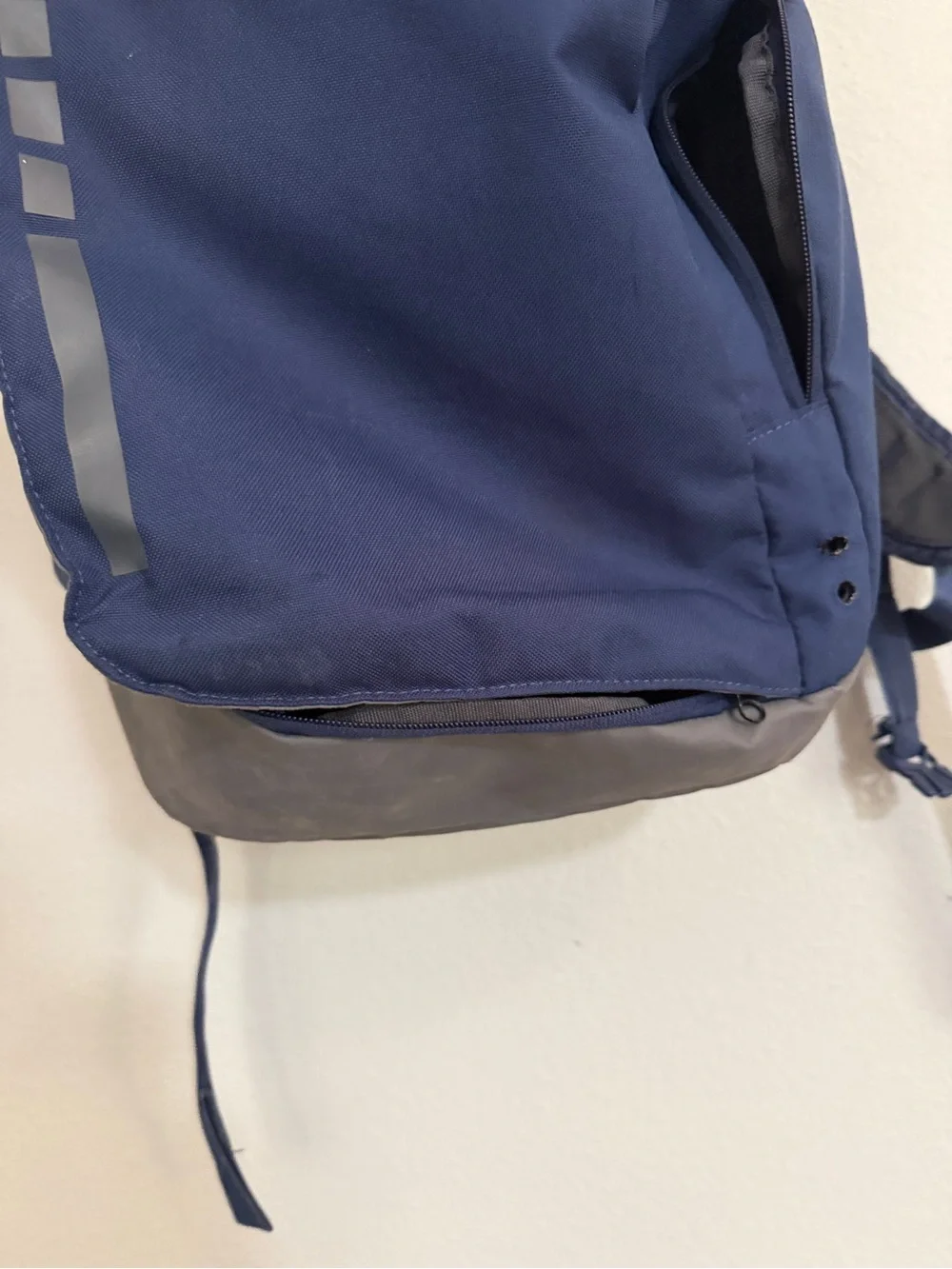Nike Navy Blue Men's Backpack with Reflective Accent